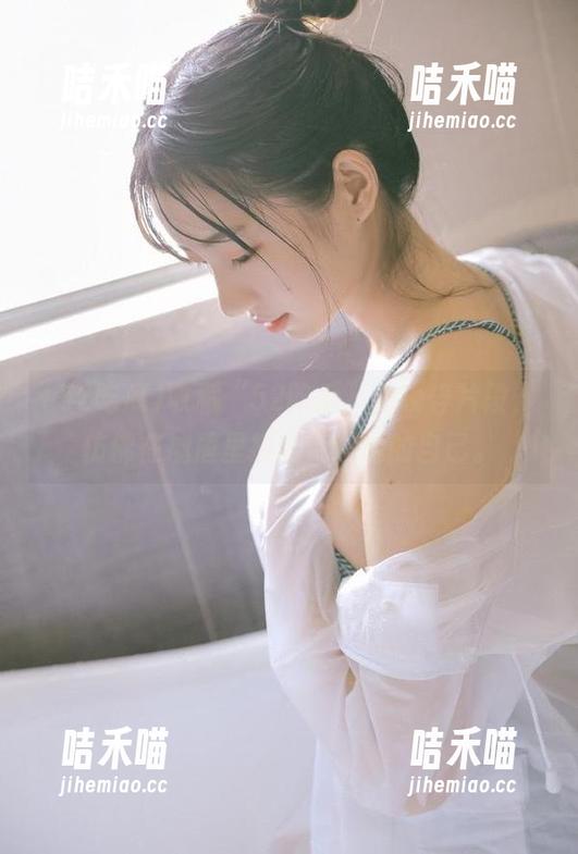 收藏“52吃瓜”的琐碎片段，仿佛在抽屉里抓到了尴尬的自己。