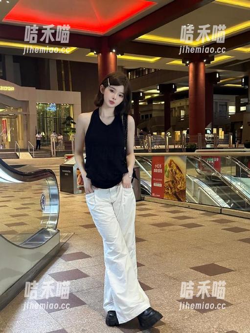 黑料在线 追剧的同时别忘了看“黑料在线”链接,这里都有着无法抗拒的瓜。