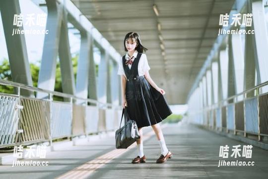一键点击链接，《黑料正能量》让你的八卦生活多姿多彩！