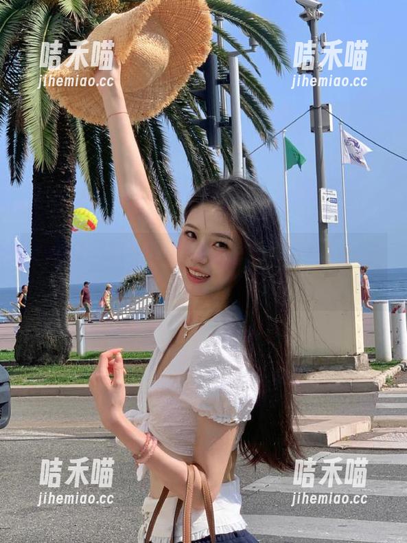 掌中瓜果，快下载黑料社，边看边吃真香啊！