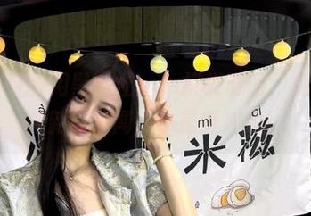 用黑料社app打发时间，免费搭载新鲜热闻，也是挺鸡肋！